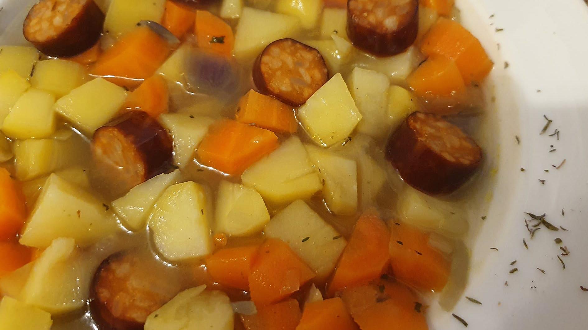 Kartoffel Karotten Eintopf mit Debreziner - DEATER